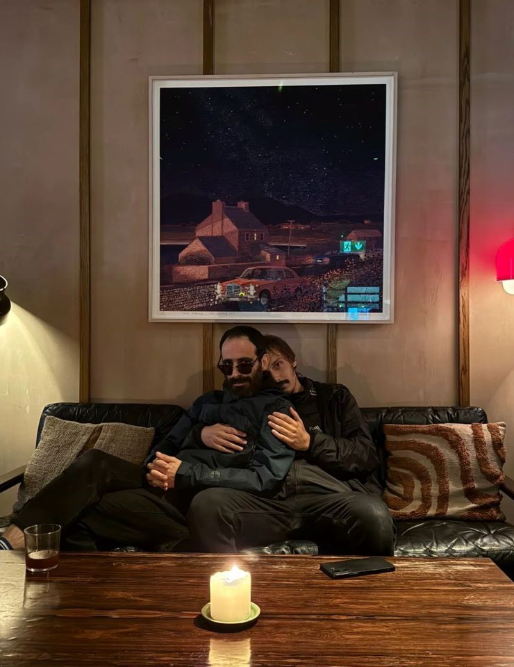 Baleia Baleia Baleia: 10 muddy years