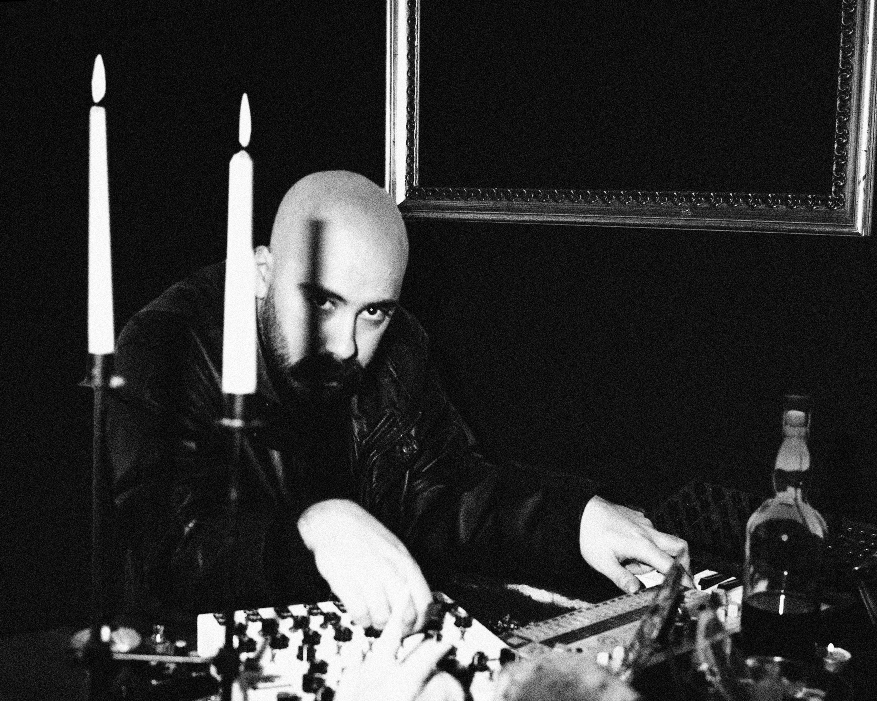 Durvena Kabina + Kara Konchar