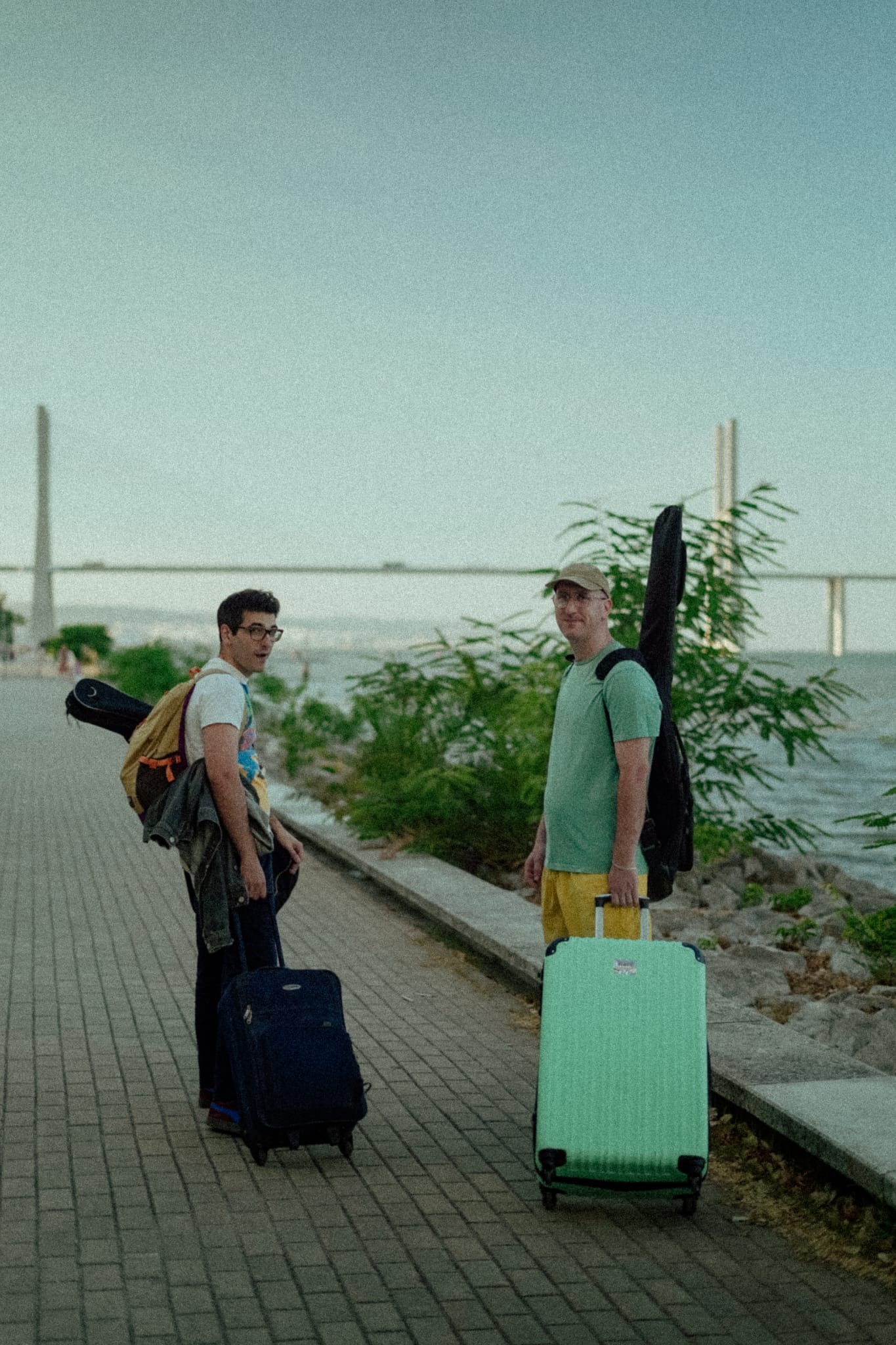 IGUANAS + O TRIUNFO DOS ACÉFALOS