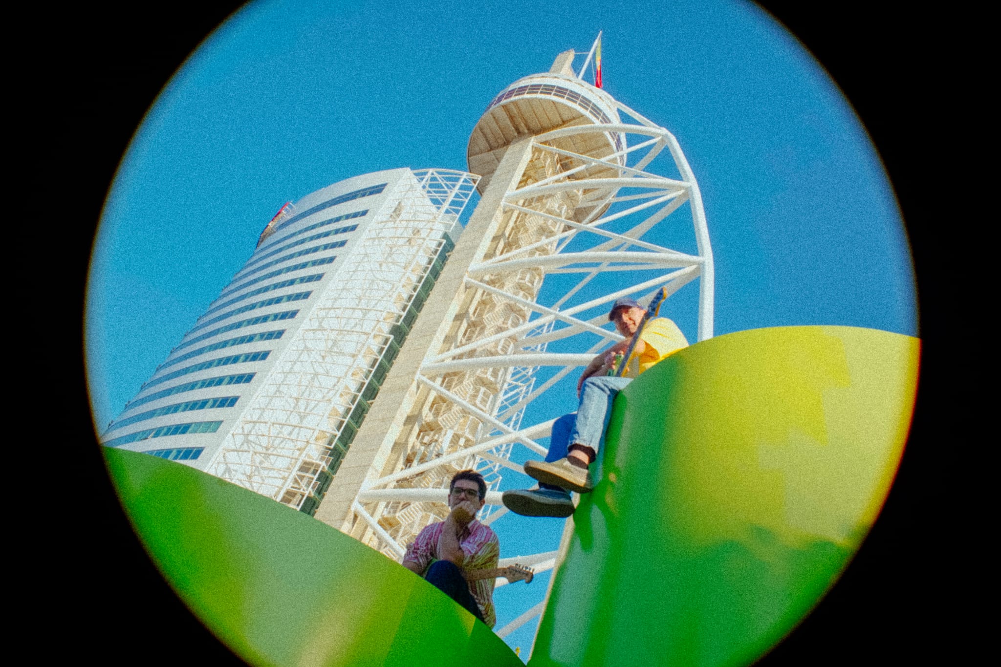 IGUANAS + O TRIUNFO DOS ACÉFALOS